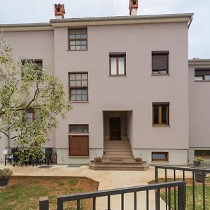  Apartment Es